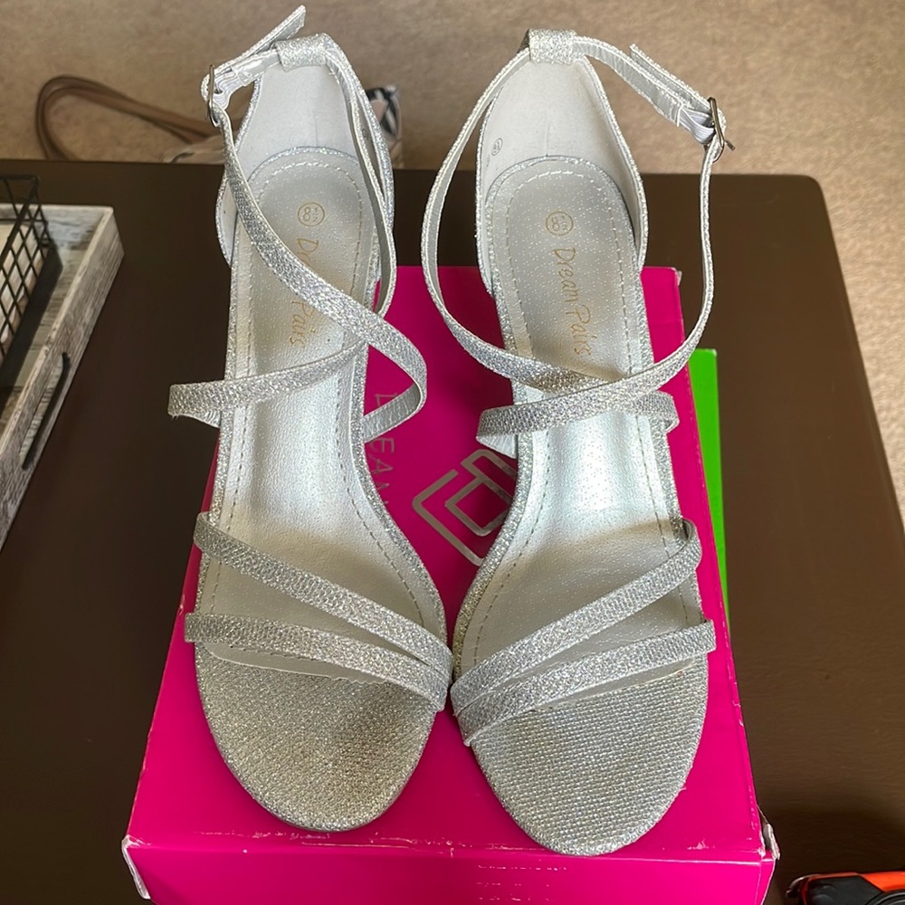 Dream Pairs, Silver evening heel